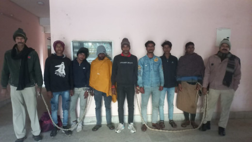 अवैध महुआ शराब के साथ 7 आरोपी गिरफ्तार
